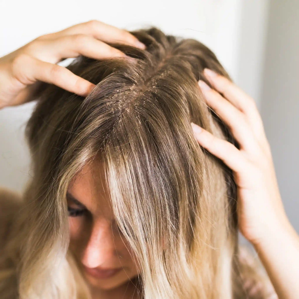 Magnolia & Peony Natural Dry Shampoo | VIORI